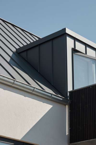 Hässliches Entlein wird mit Stahlprofilen zum schönen Schwan, Viktoriagade 17 und 19, 9400 Nørresundby, Dänemark